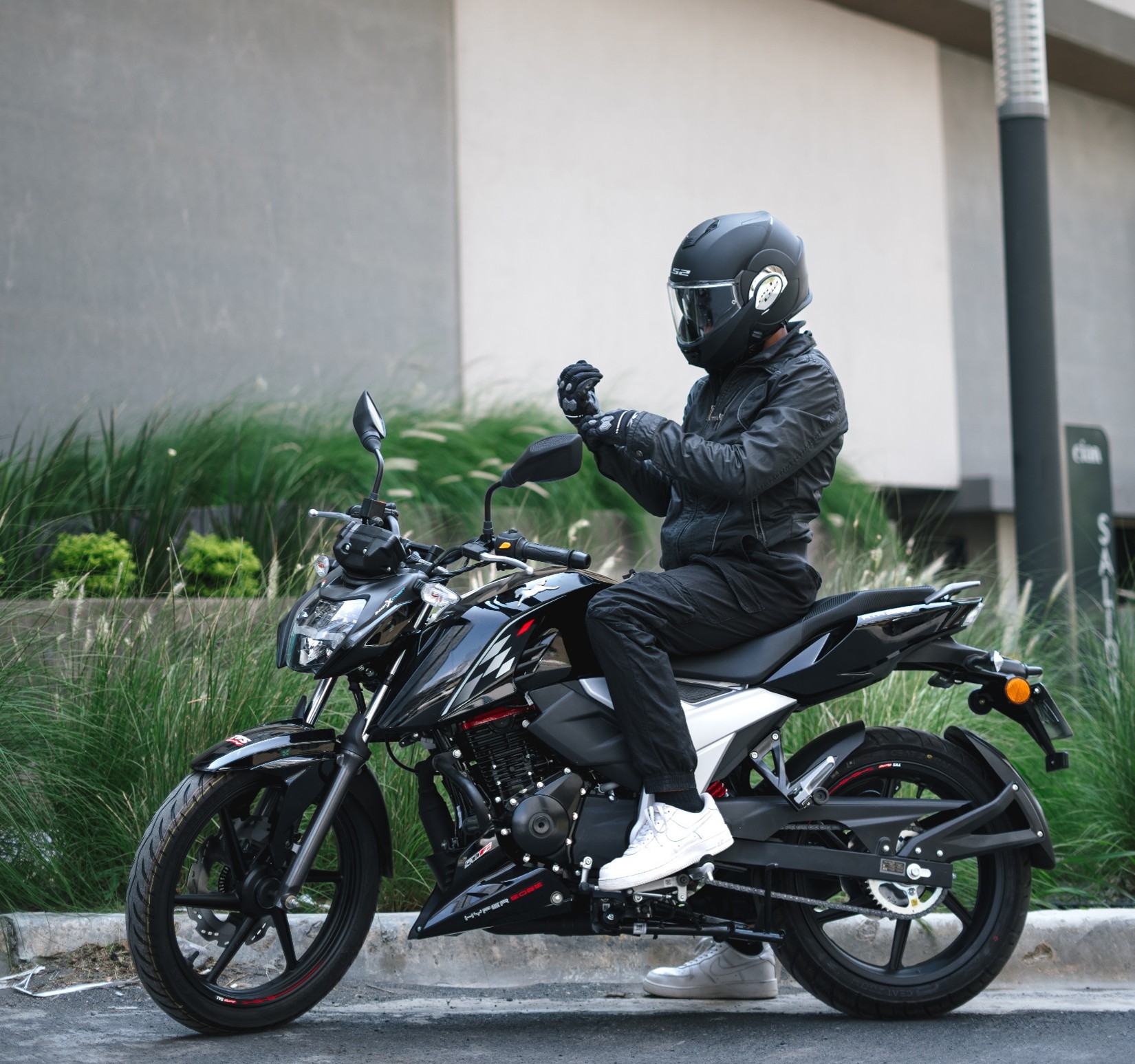 APACHE RTR 160 4V